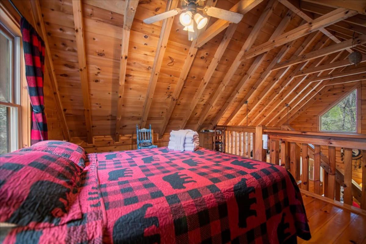 Villa Cozy Cabin Beside Briar Creek, Fire Pit, Wifi Ellijay Exterior foto
